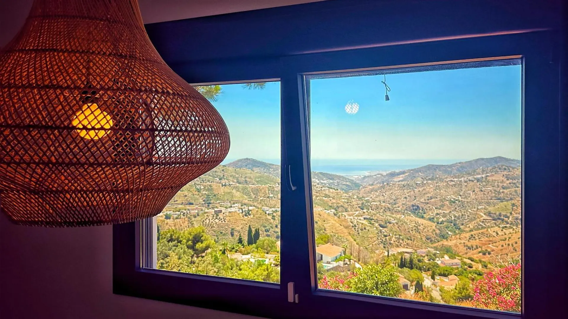 Holiday home Housesleeps5-Parking-Balcony-Fireplace-Seaview