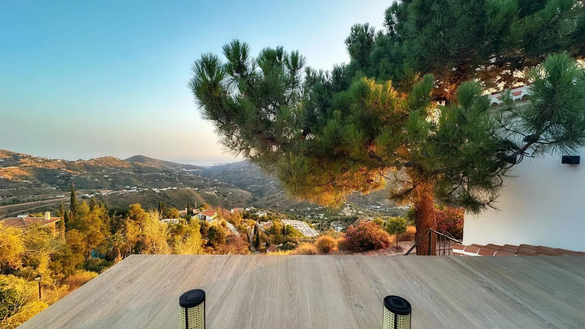Villa House Sleeps 4 - Parking-Balcony-Seaview - New Cómpeta