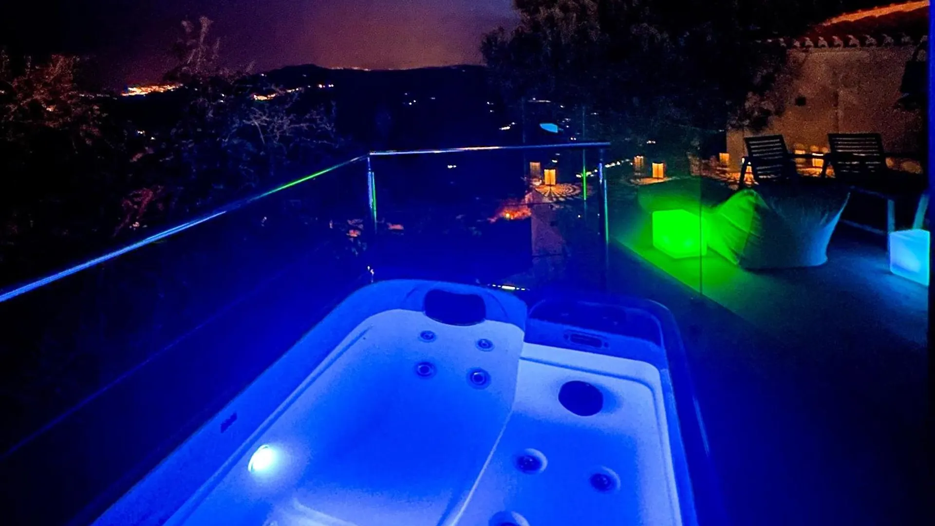 Villa House Sleeps 4 - Parking-Balcony-Seaview - New Cómpeta Ferienhaus